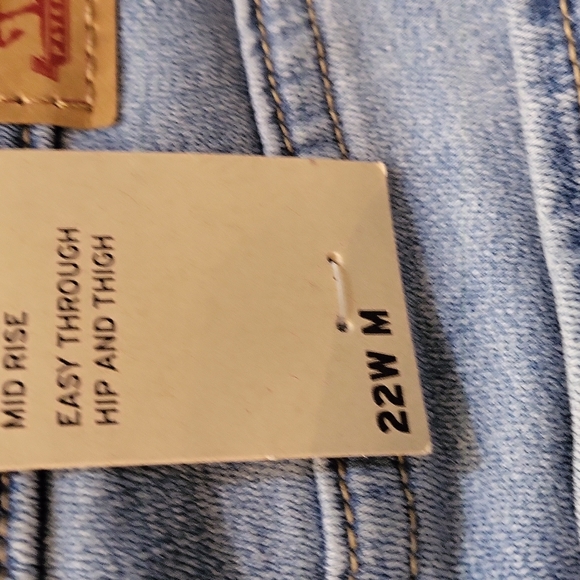 Levis jeans Womens Plus Size Classic Bootcut style 23649-0024  18W,22W,NWT - Picture 14 of 16